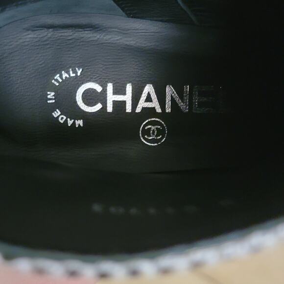 Chanel Tweed Ankle Boots Silver Black Interlocking CC Logo Cap Toe Size 7 37.5 - Picture 9 of 11